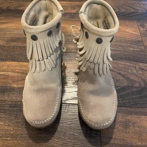 Minnetonka ankle boots size 8